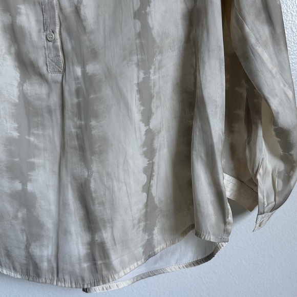Brochu Walker Cream and Gray Tie Dye Patterned Blouse - Picture 9 of 9